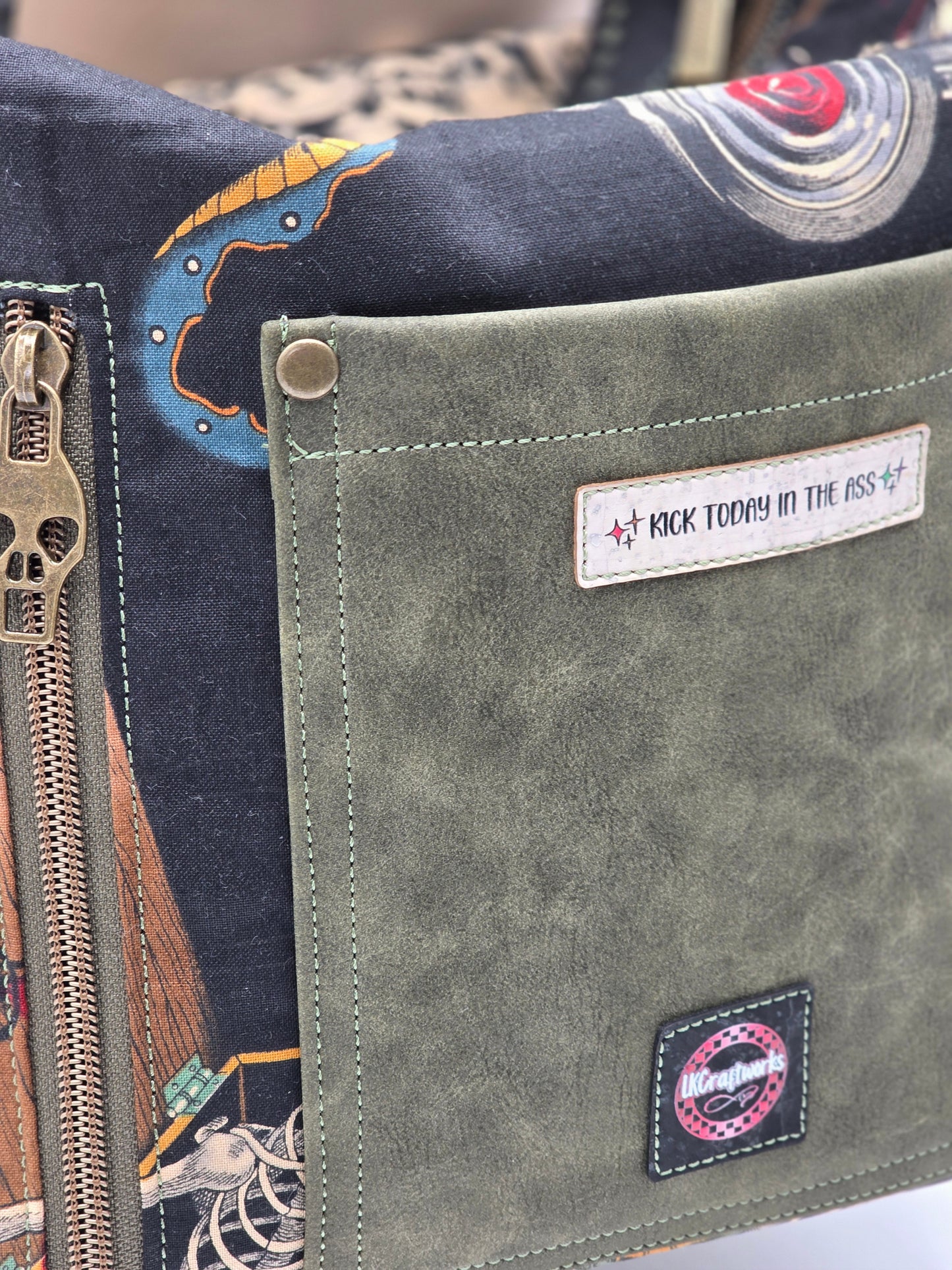 Krystal Convertible Shoulder bag/backpack - skulls olive green/black