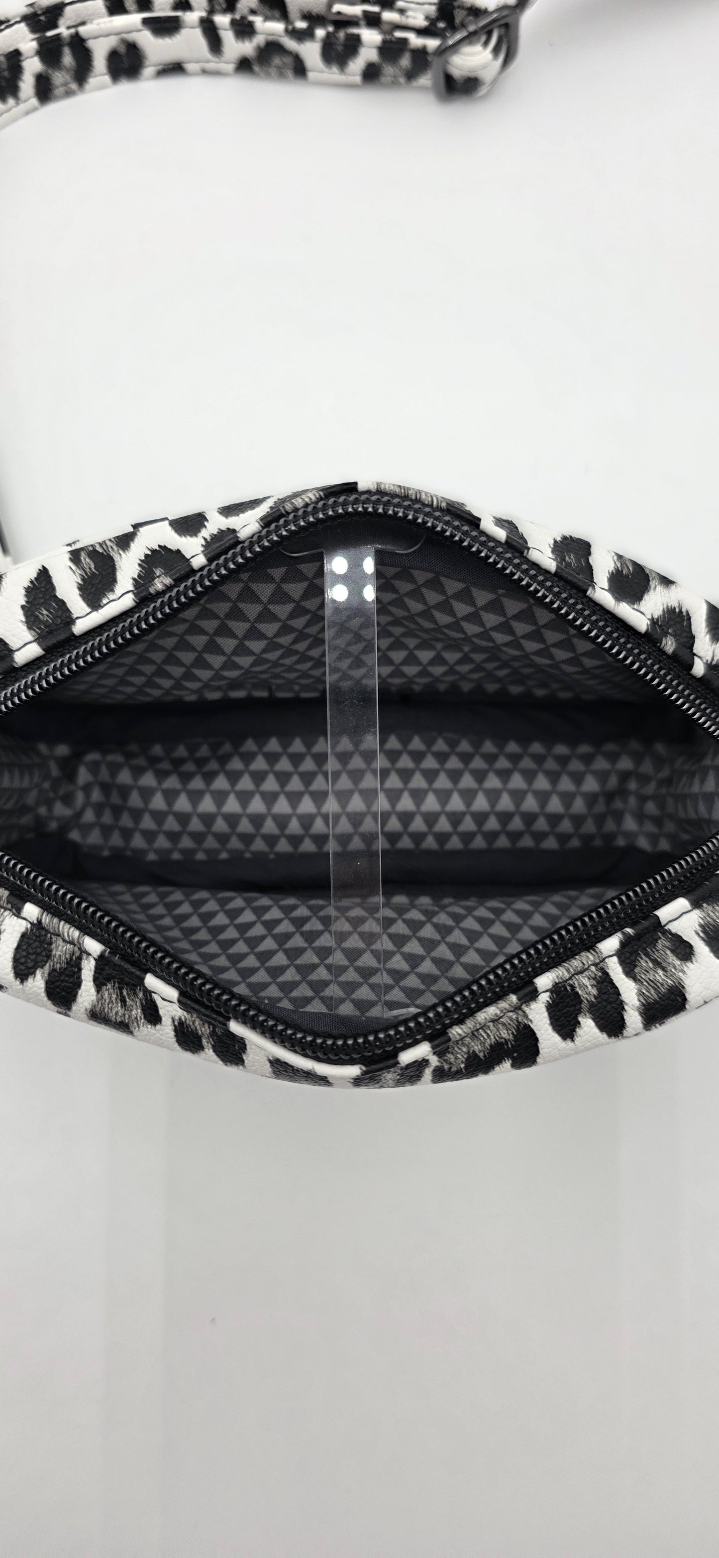 Tiny Cata Crossbody