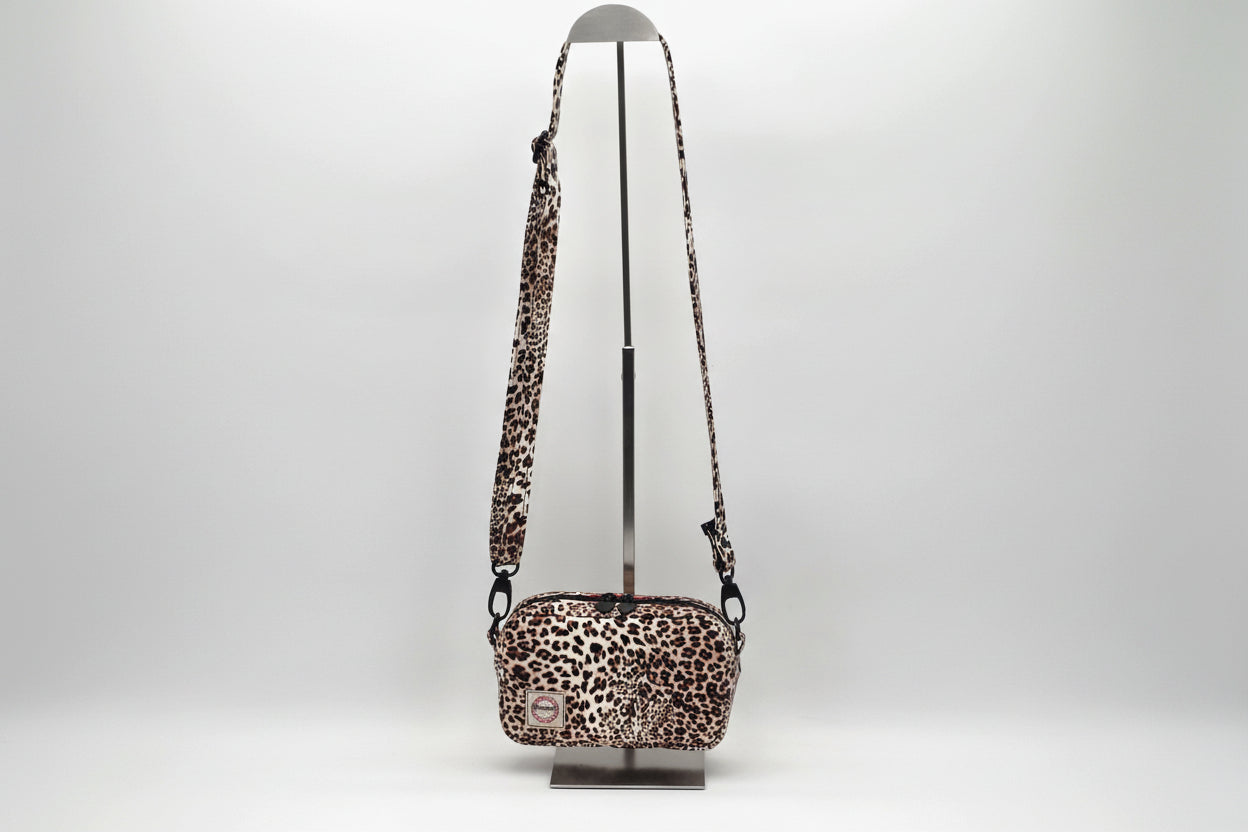 Tiny Cata Crossbody