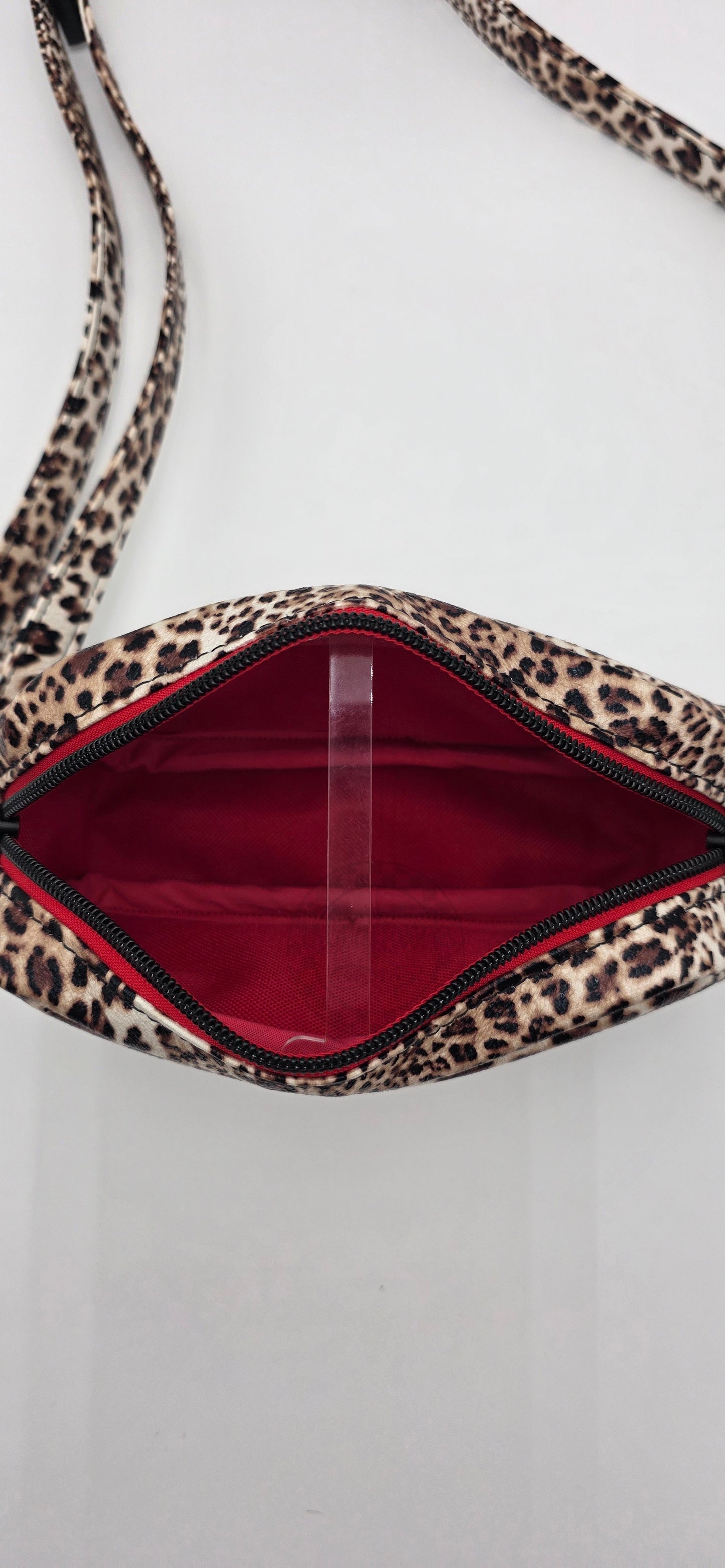 Tiny Cata Crossbody